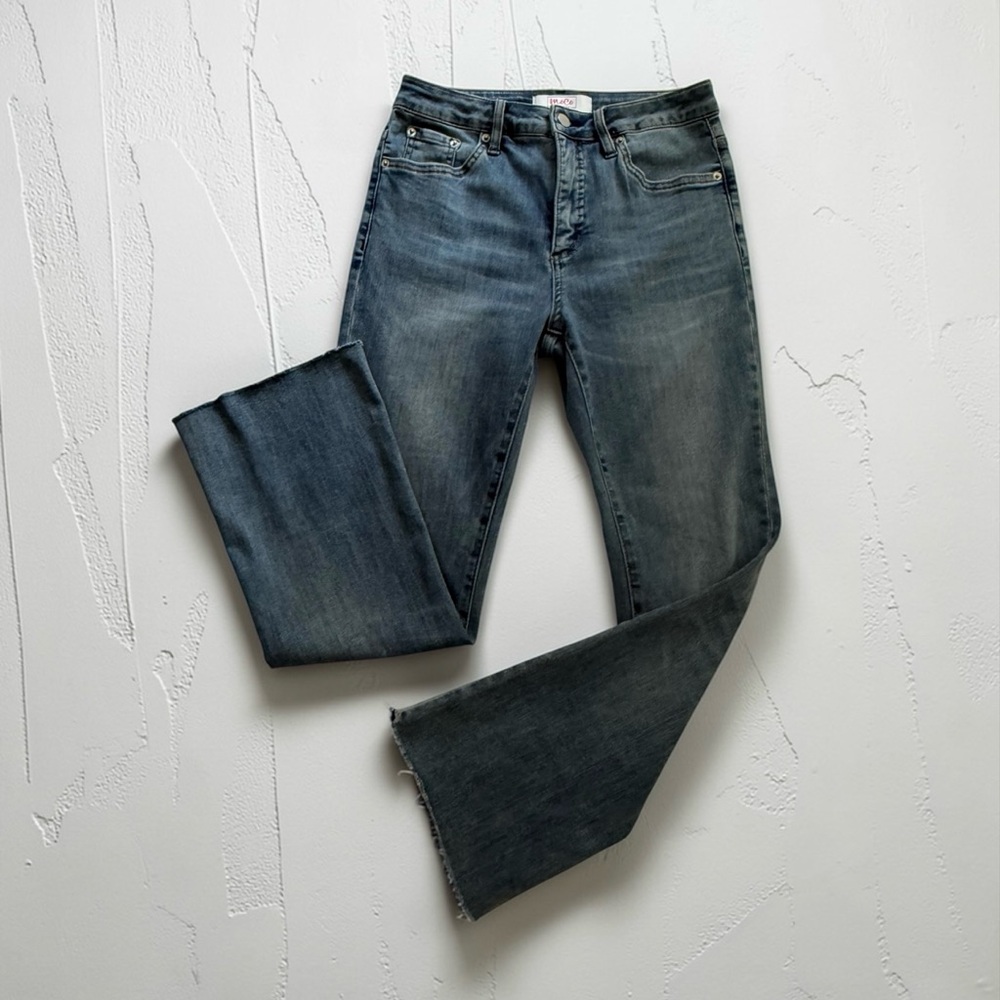 NWOT MOCO Boutique Women’s Kick Flare Cropped Jeans! Size 6!